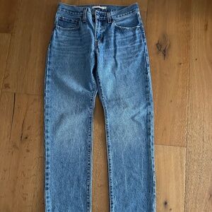Women’s Levis Middy Straight in Good Grades sz 27 x 31